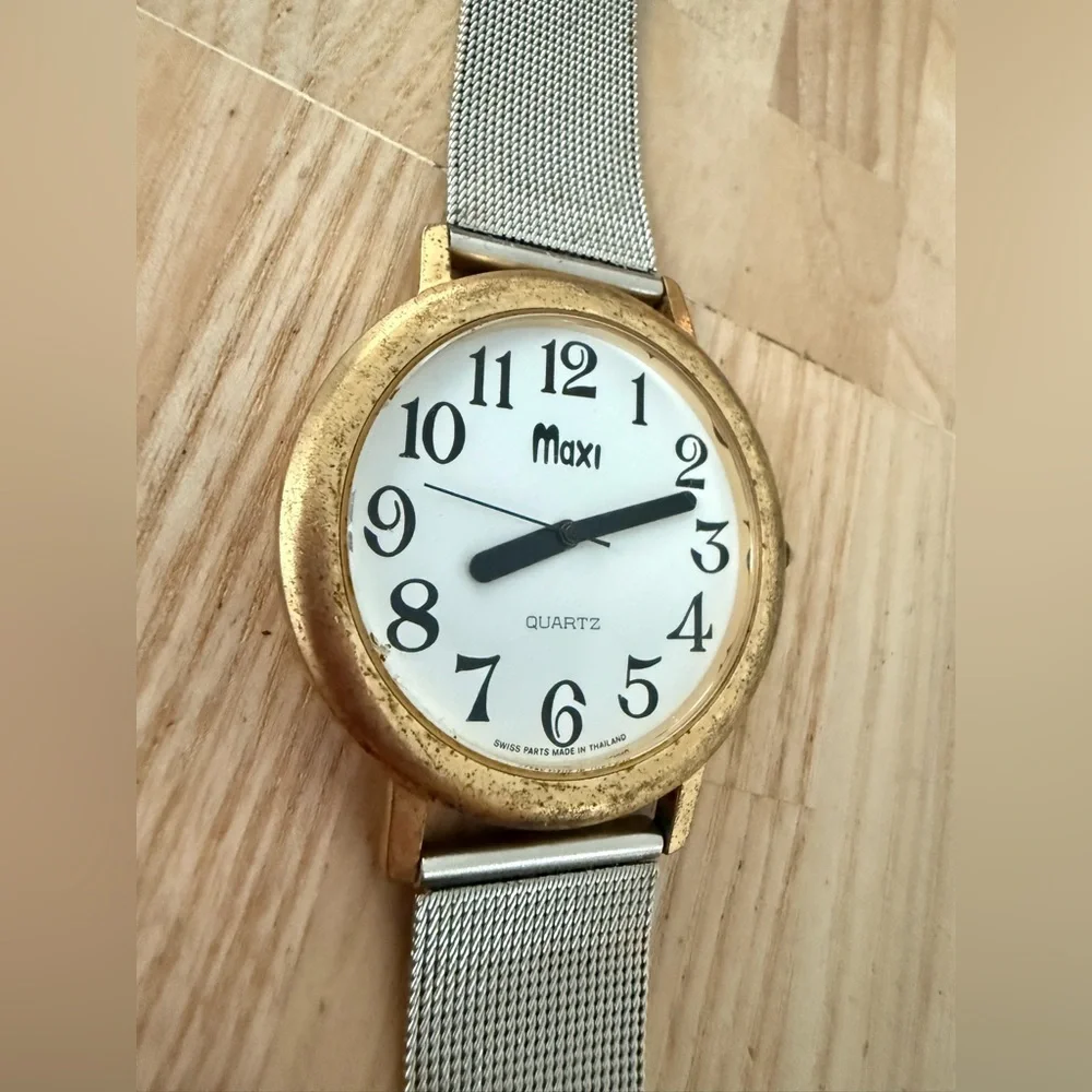Vintage retro Maxiaids two tone large numbers low vision watch NEW BATTERY